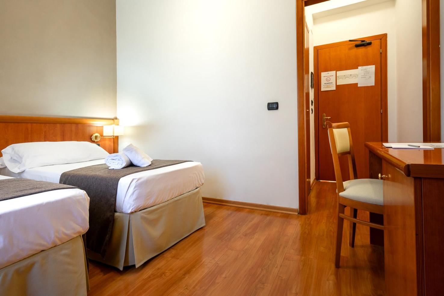 Garden Hotel Latina Exterior foto