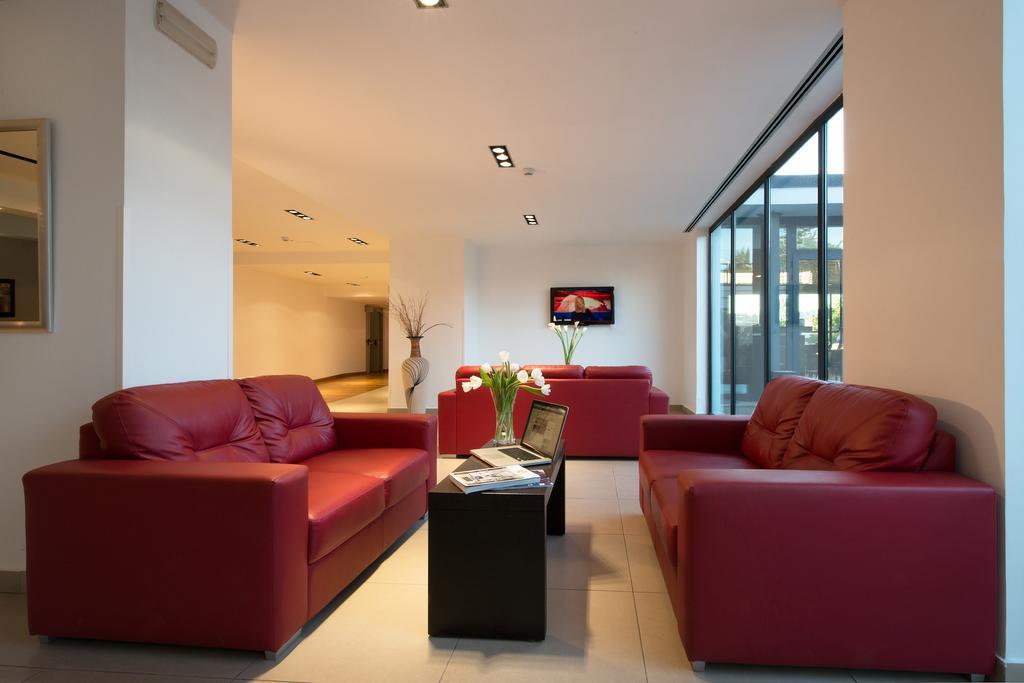 Garden Hotel Latina Exterior foto
